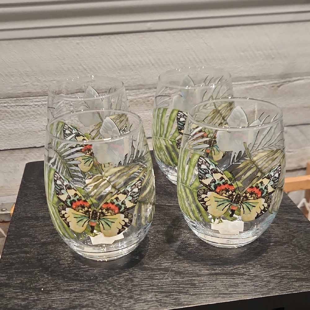 NWT Tag Set Of 4 Butterfly Glasswear